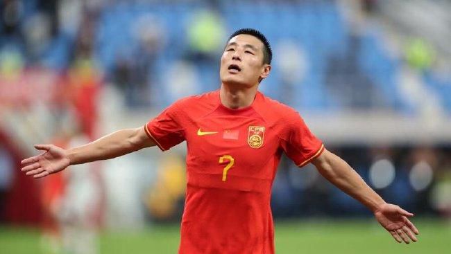 尤文中场洛卡特利在米兰出席科尼奖颁奖典礼时，谈到了关于意甲冠军之争和自己的话题。